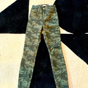 Good American High Waisted Skinny Camo Jeans size 27